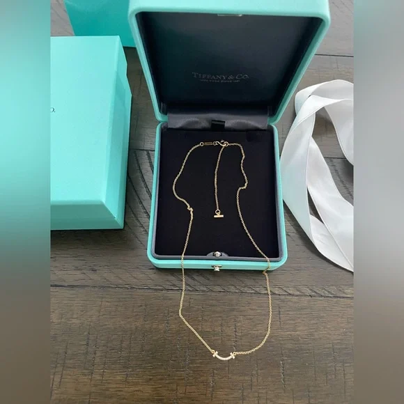 (Authentic)Tiffany & Co. T Smile Pendant in Yellow Gold with Diamonds Necklace - Picture 3 of 15